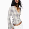 Blusa cruzada estampada
