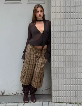 Blusa de manga comprida com lenço cruzado