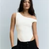 Body assimétrico com alças e franzido