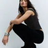 Body assimétrico com alças e franzido