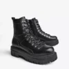 Bota de cano curto com detalhes metálicos – Botins