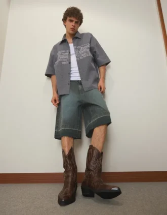Bota de cowboy com detalhe na biqueira