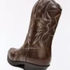 Bota de cowboy com detalhe na biqueira