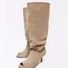 Botas de saltos altos abertas – Botas e botins
