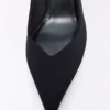 Calçado de salto com tiras – Calçados de saltos altos