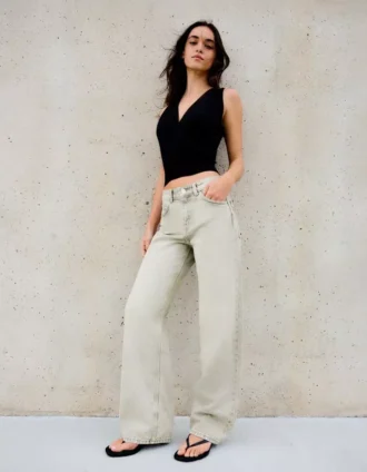 Calças de Jeans de cintura alta, corte Straight e perna Wide Leg – Calças
