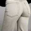Calças de Jeans de cintura alta, corte Straight e perna Wide Leg – Calças