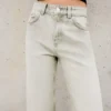 Calças de Jeans de cintura alta, corte Straight e perna Wide Leg – Calças