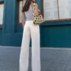 Calças de Jeans de cintura alta, corte Straight e perna Wide Leg – Calças – Mulher