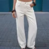 Calças de Jeans de cintura alta, corte Straight e perna Wide Leg – Calças – Mulher