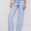 Calças de jeans de cintura baixa e perna reta
