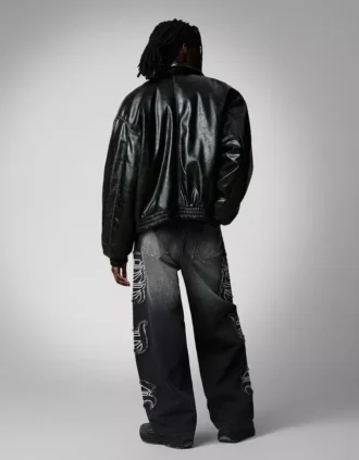 Calças de jeans largas com remendo – Jeans – Homem