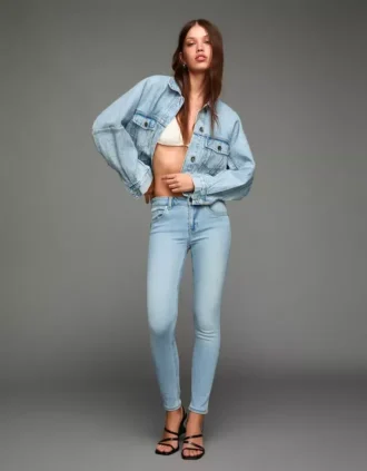 Calças de Jeans Skinny de cintura média com efeito push-up