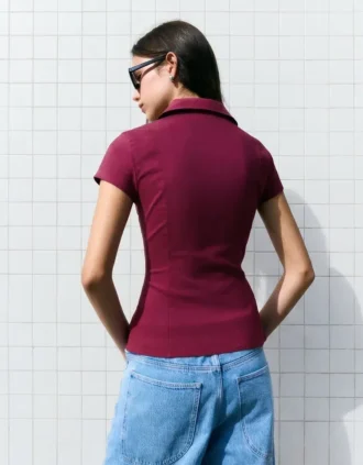 Camisa de manga curta com fecho