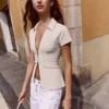 Camisa de manga curta com fecho – Mulher