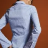 Camisa justa com mangas largas – Camisas e blusas