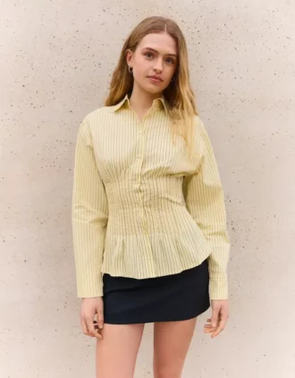 Camisa justa com pinças