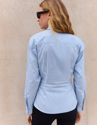 Camisa justa com pinças