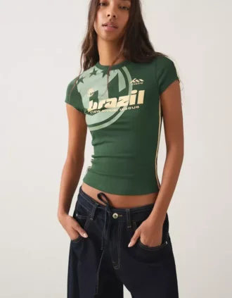 Camiseta de manga curta com estampa desportiva – T-shirts