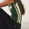 Camiseta de manga curta com estampa desportiva – T-shirts