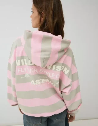 Camisola com capuz estampada