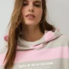 Camisola com capuz estampada