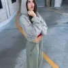 Camisola com capuz estampada