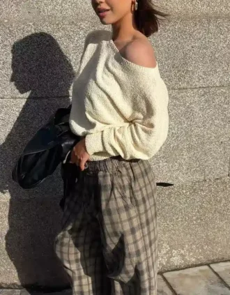 Camisola com decote assimétrico