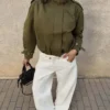 Casaco com fivelas franzidas