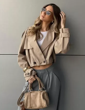 Casaco curto tipo trench coat com efeito balão