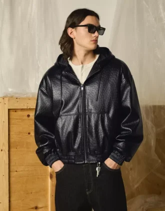 Casaco de Faux Leather com capuz – Casacos