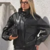 Casaco de Faux Leather com gola em forma de funil