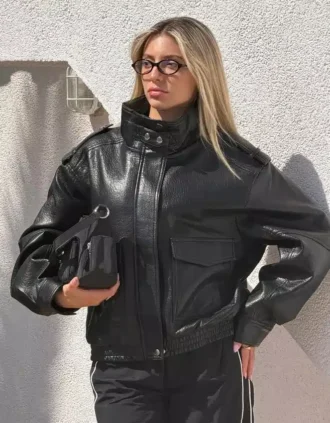 Casaco de Faux Leather com gola em forma de funil