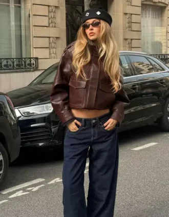 Casaco de Faux Leather com gola em forma de funil