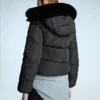 Casaco Puffer repelente de água com capuz de pele – Casacos e Trench