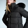 Casaco Puffer repelente de água com capuz de pele – Casacos e Trench