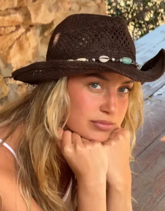 Chapéu de cowboy com detalhe em concha