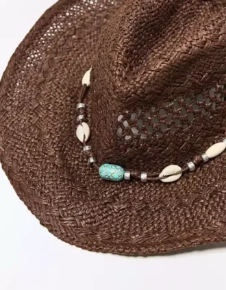 Chapéu de cowboy com detalhe em concha