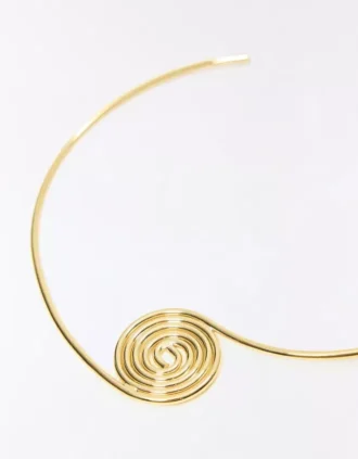 Colar em espiral rígido