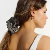Conjunto de 2 elásticos para o cabelo com bordado suíço