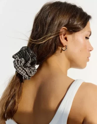 Conjunto de 2 elásticos para o cabelo com bordado suíço