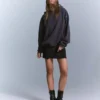 Hoodie com tachas – Tops e bodies