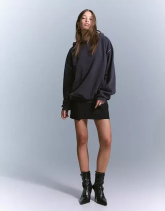 Hoodie com tachas – Tops e bodies