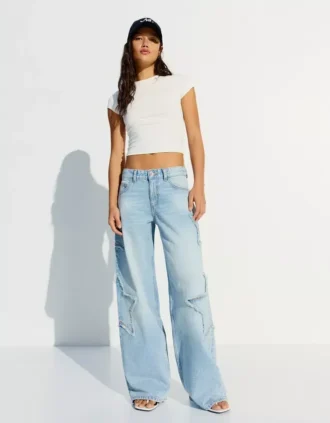 Jeans boyfriend de cintura baixa com estrelas