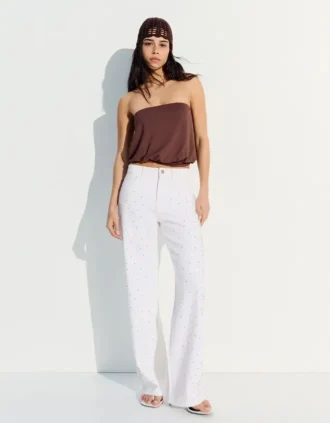 Jeans de cintura alta, corte reto e brilhantes