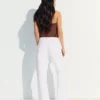 Jeans de cintura alta, corte reto e brilhantes