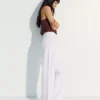 Jeans de cintura alta, corte reto e brilhantes