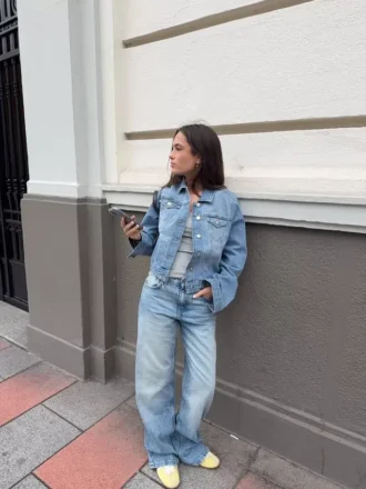 Jeans de cintura alta, corte Straight e perna Wide Leg