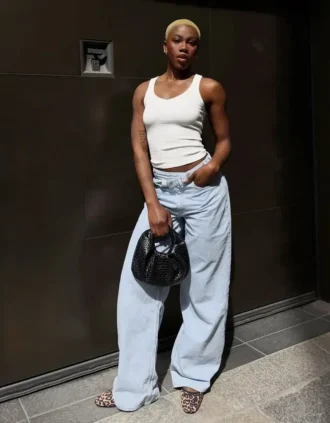 Jeans de cintura alta e perna Wide Leg com cintura cruzada
