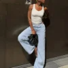 Jeans de cintura alta e perna Wide Leg com cintura cruzada